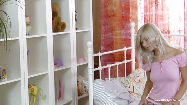 Бринета со ангелско лице Лејди Ди дава мине и се заебава во жешкото POV видео