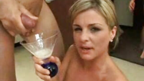 напалената и гнасна курва Рита Фалтојано го цица курот